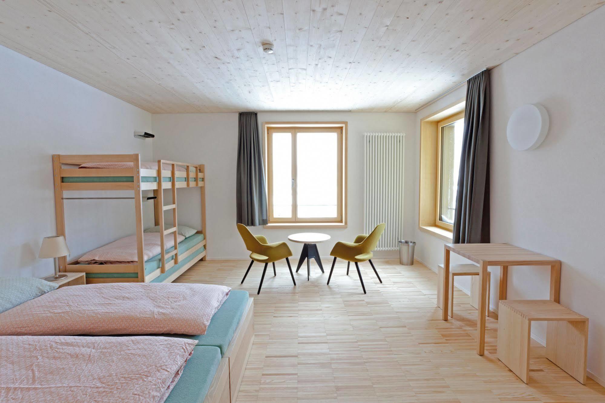 St. Moritz Youth Hostel Екстериор снимка