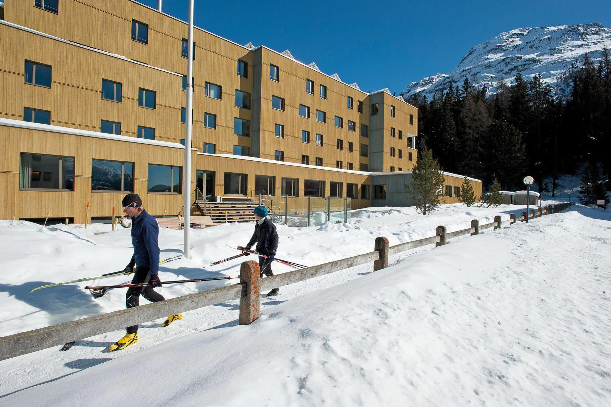 St. Moritz Youth Hostel Екстериор снимка